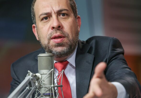 “Negociamos com os caminhoneiros”, diz Boulos sobre greve da categoria