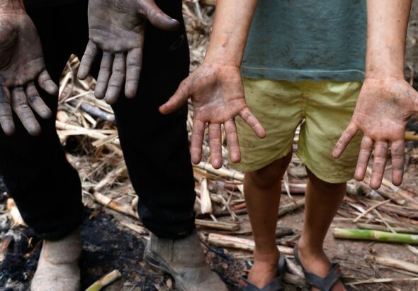 Famílias lutam para reconstruir a vida um mês depois de chuvas em MG