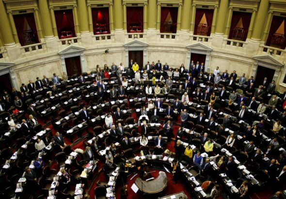 Justiça argentina barra trechos da reforma trabalhista de Milei