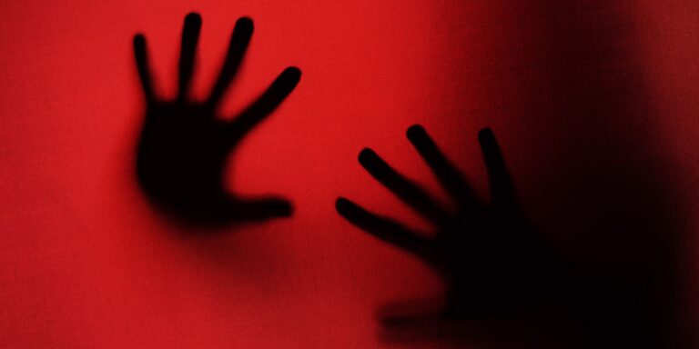 Crime de estupro: entenda as agravantes e punições previstas em lei