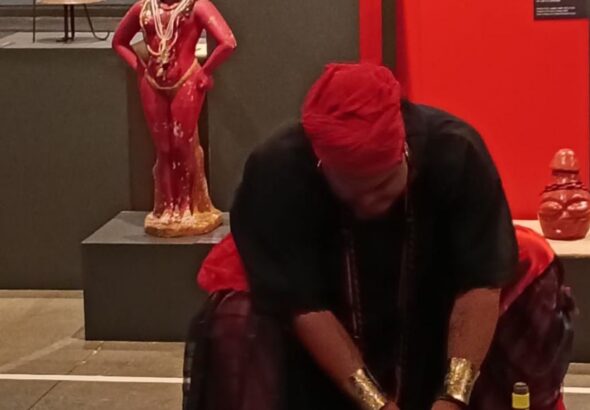 Exposição explora presença de Exu na cultura afro-brasileira