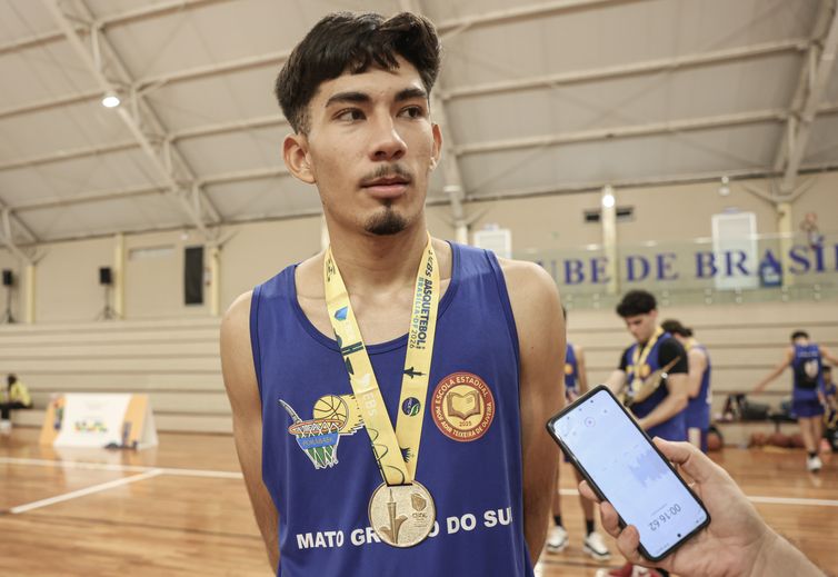 Brasília (DF), 17/04/2026 - Atleta Samuel Meneses da Escola estadual professor Adir Teixeira de Oliveira campeã da  série ouro
Foto: Valter Campanato/Agência Brasil