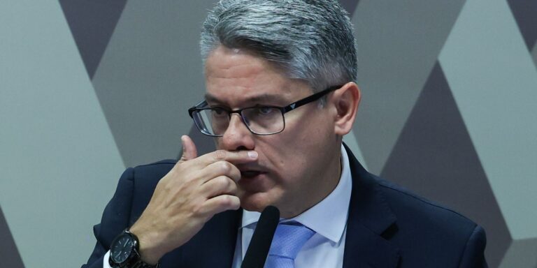 Mendes pede à PGR investigação contra senador Alessandro Vieira