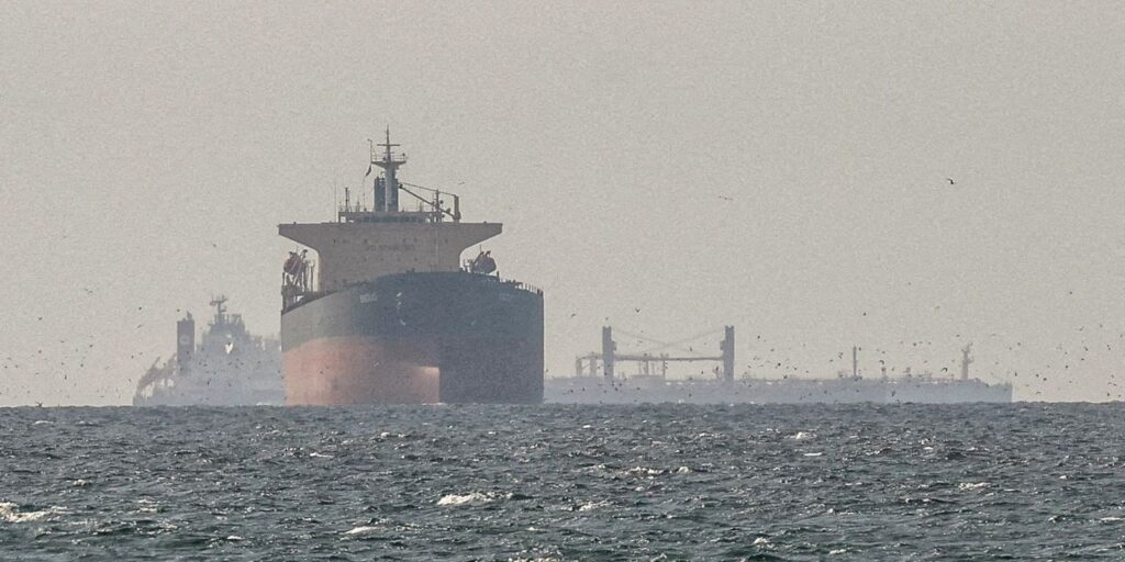 Emirados Árabes Unidos reclamam que Ormuz segue controlado pelo Irã