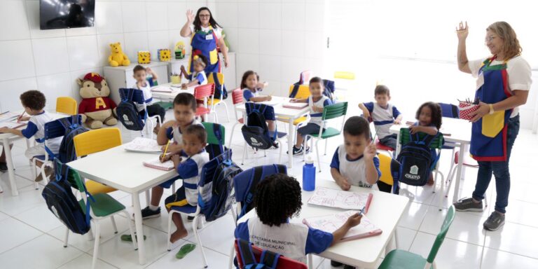 Uma em cada 10 crianças de 4 e 5 anos não vai à escola em 876 cidades