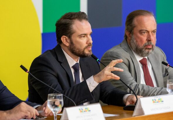 Governo eleva imposto do cigarro para bancar querosene e biodiesel