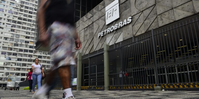 Petrobras reajusta preço do querosene de aviação em 55%