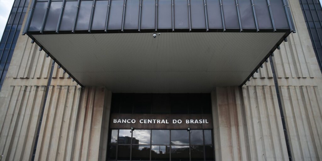 Copom decide Selic em meio a guerra e inflação acelerando