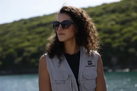 Arraial do Cabo (RJ), 13/04/2026 – A gerente de projetos de responsabilidade social da Petrobras, Ana Marcela Bergamasco, na Reserva Extrativista (RESEX) Marinha do Arraial do Cabo. Foto: Fernando Frazão/Agência Brasil