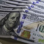 Dólar retoma nível pré-guerra e Bolsa sobe com possível acordo com Irã