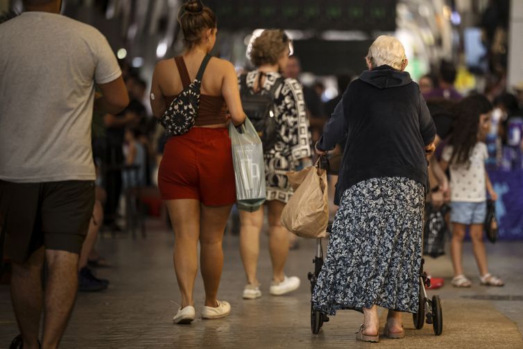 Brasília (DF), 19/04/2026 - Economia prateada, a economia liderada por pessoas com 60+. Foto: Marcelo Camargo/Agência Brasil