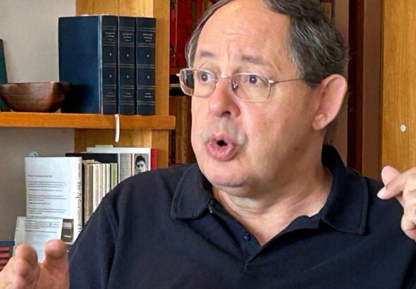 Hiperglobalização está em crise, diz economista Eduardo Giannetti