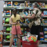 Confiança do Consumidor registra segunda alta consecutiva, diz FGV