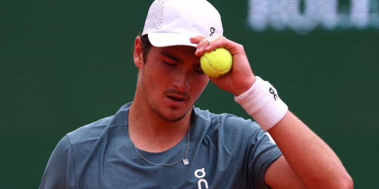 João Fonseca cai nas quartas de Mônaco para Zverev, número 3 do mundo