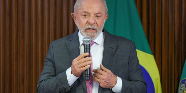 Lula diz que país não precisa de escola cívico-militar na educação