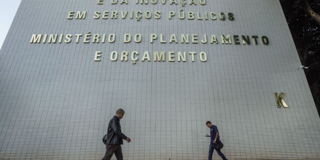 Gasto com pessoal e benefícios fiscais terão limite a partir de 2027