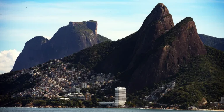 Operação policial deixa visitantes "ilhados" em cartão-postal do Rio