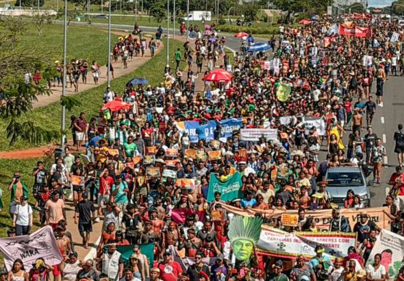 Indígenas de todo o Brasil ocupam a Esplanada dos Ministérios