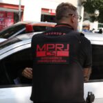 PMs do Rio são denunciados por desviar armas apreendidas em operações