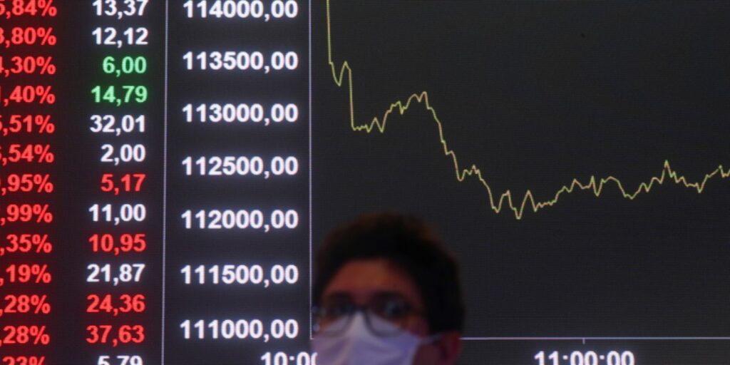 Bolsa tem pior mês desde 2023, e dólar sobe 1,82% em maio