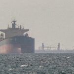 Irã nega passagem de navios dos EUA por Ormuz e petróleo dispara