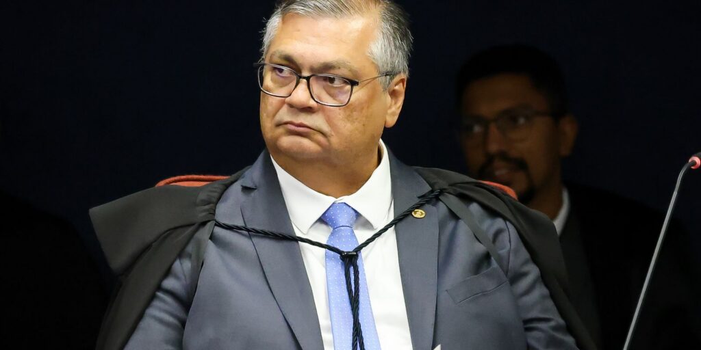 Dino dá 10 dias para governo mostrar plano de combate a incêndios