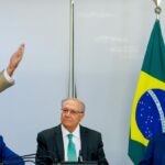 Lula assina MP e zera "taxa das blusinhas"
