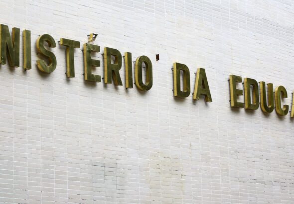 Formação de professores a distância mostra desempenho 53,1% inferior
