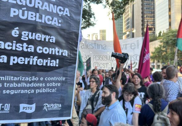 Cordão da Mentira faz ato na Paulista para lembrar Crimes de Maio