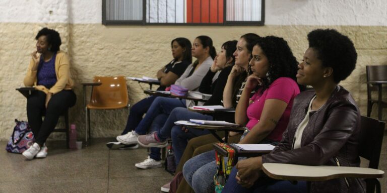 MEC contempla 504 cursinhos populares com benefícios de rede nacional