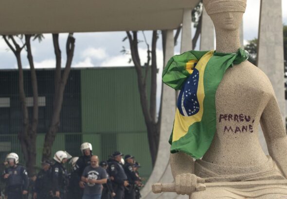 Moraes rejeita revisar pena de Débora do Batom, condenada pelo 8/1