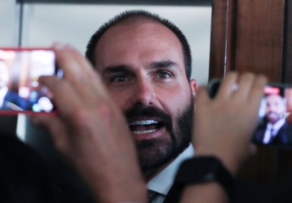 PGR pede ao Supremo condenação de Eduardo Bolsonaro por coação