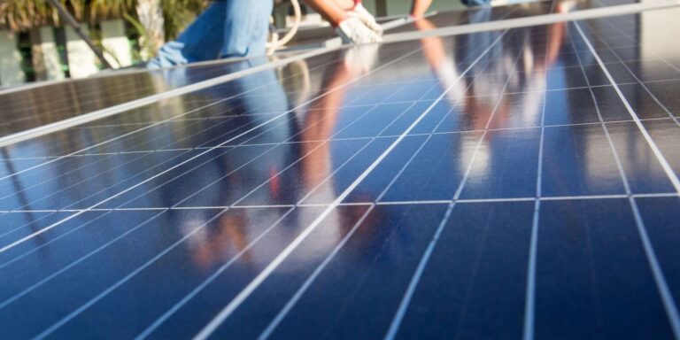Energia solar supera R$ 300 bilhões em investimentos
