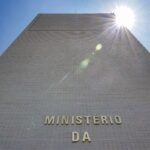 Governo bloqueia R$ 22,1 bi do Orçamento de 2026