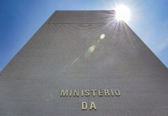 Defesa e Cidades lideram bloqueios no Orçamento de 2026