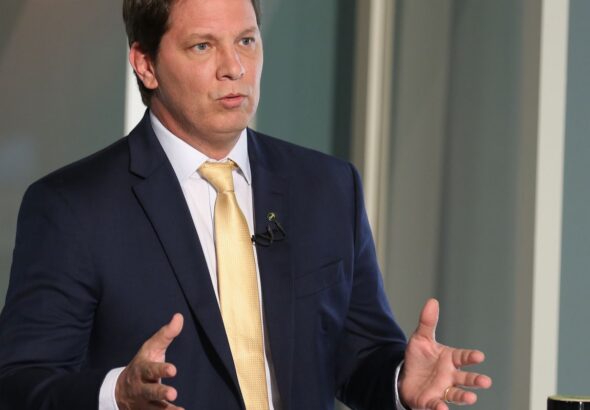 STF não consegue notificar Mário Frias sobre filme de Bolsonaro