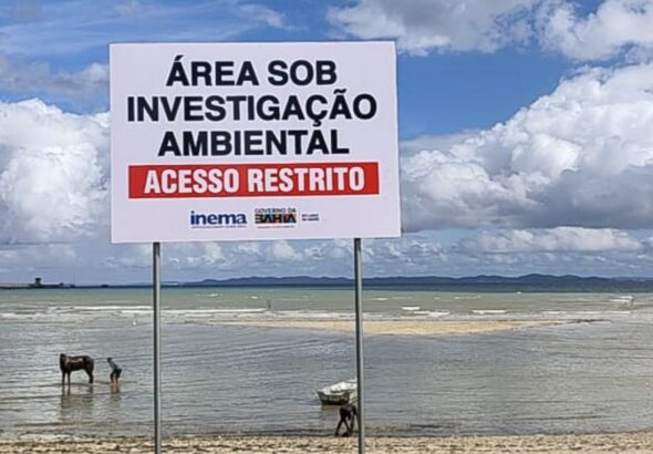 Comunidade na orla baiana sofre há 100 dias com contaminação da praia