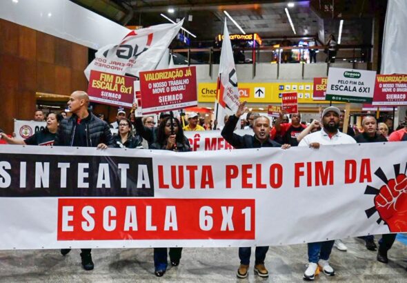 Manifestação no Aeroporto de Guarulhos pede fim da escala 6x1