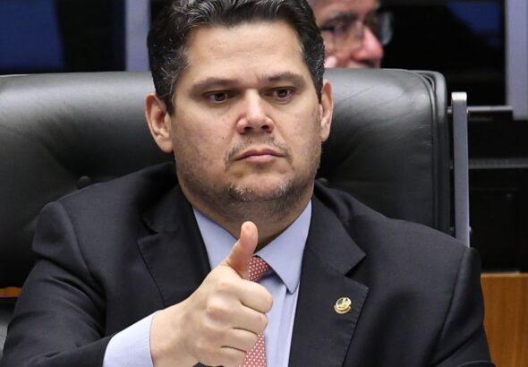 Alcolumbre sugere “melhorar” 6x1 e quer passar PEC por comissões