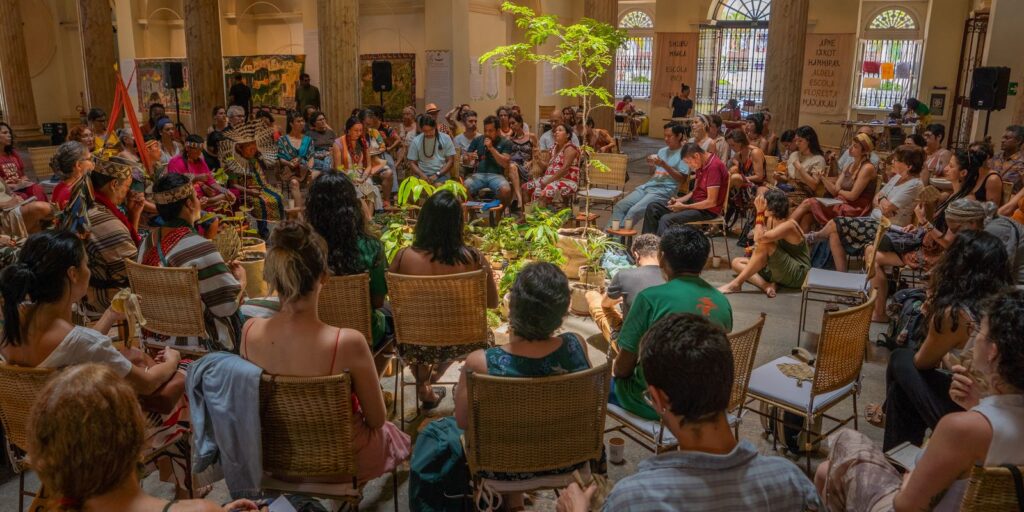 Mostra em SP celebra arte e modo de aprender indígenas