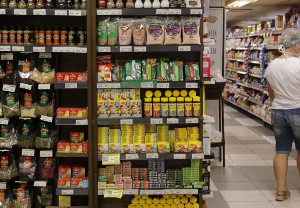 Fabricação de produto alimentício gerou mais emprego em 2024, diz IBGE