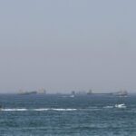 EUA lançam novos ataques contra Irã; forças iranianas fecham Ormuz