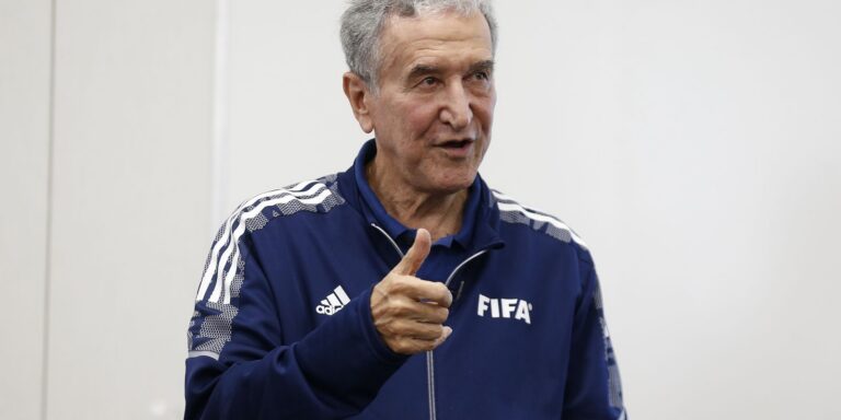 Técnico do tetra, Carlos Alberto Parreira é internado no Rio