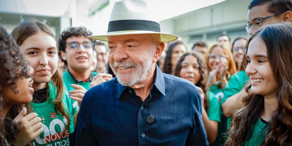 "Quem tinha que aumentar a taxa seríamos nós", diz Lula sobre EUA