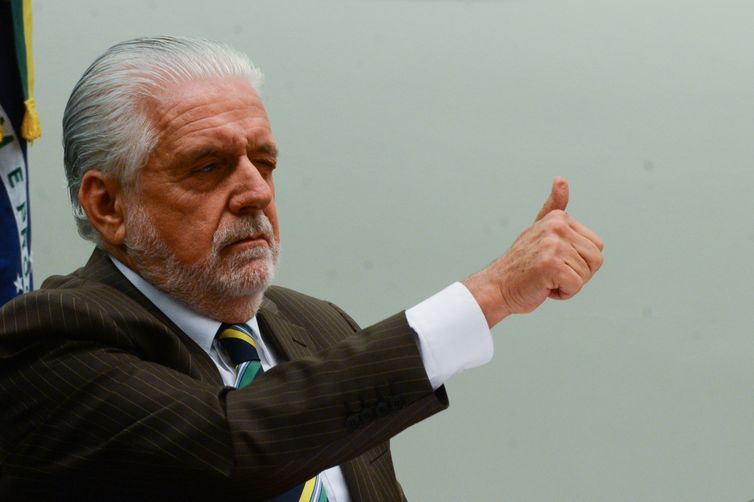 Brasília - O ministro da Defesa, Jacques Wagner, participa de audiência pública na Comissão de Relações Exteriores, para falar sobre o decreto sobre militares e Jogos Olímpico (José Cruz/Agência Brasil) 
