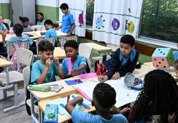 Governo fixa em R$ 5,1 mil novo piso nacional do magistério