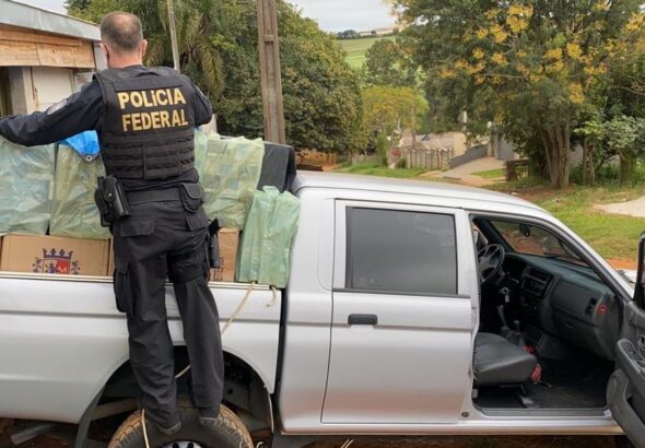 Comércio ilegal de cigarros eletrônicos e convencionais é alvo da PF