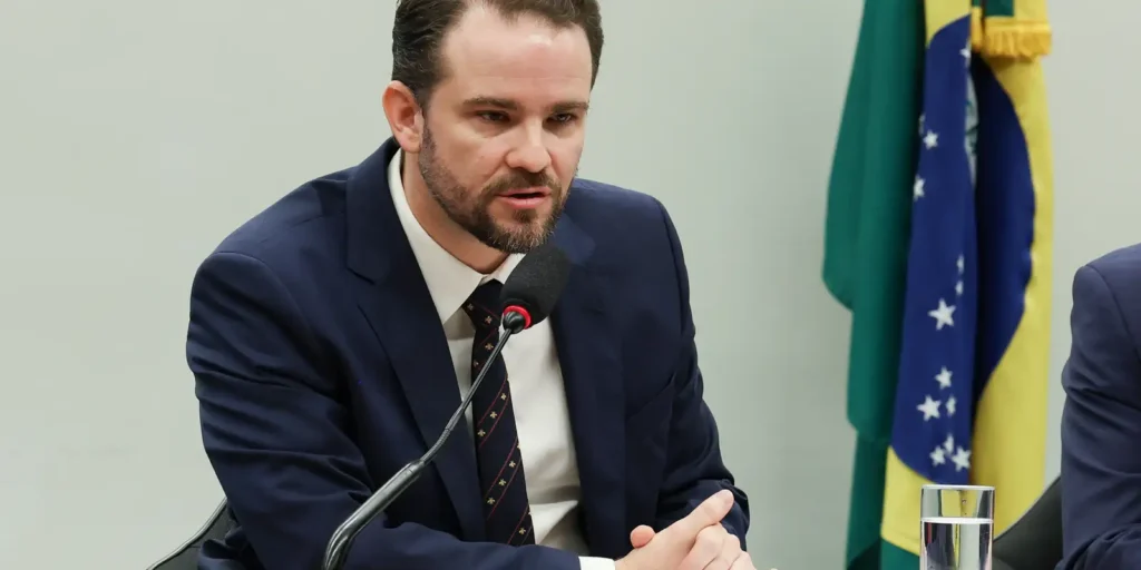 Durigan: dívida do Brasil é menor do que a de grandes economias