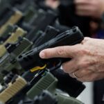 Ações pró-armas de Trump devem favorecer facções criminosas no Brasil