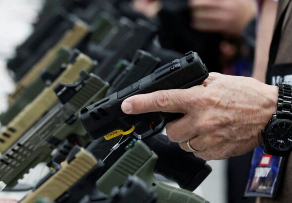 Ações pró-armas de Trump devem favorecer facções criminosas no Brasil